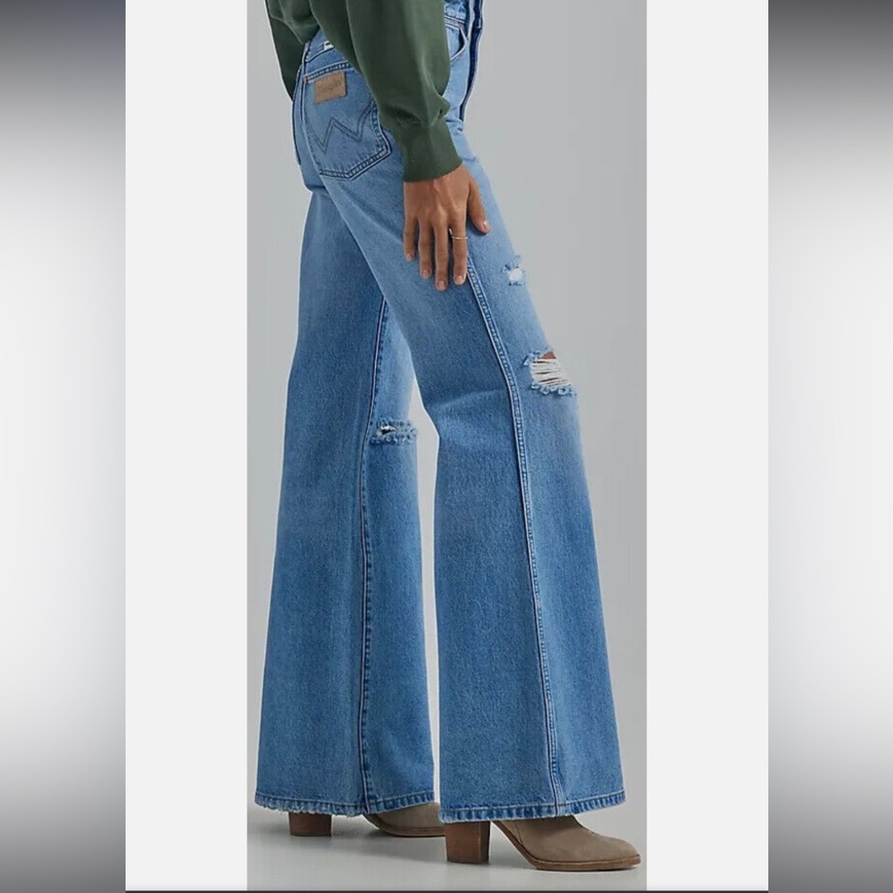 Wrangler Wanderer 622 Good Intentions Flare 33 x 32